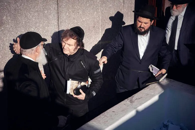 milei-saluda-a-eduardo-elsztain-luego-de-un-rezo-GIAH7OTURZGZXC4QYRZ3GCPKAY