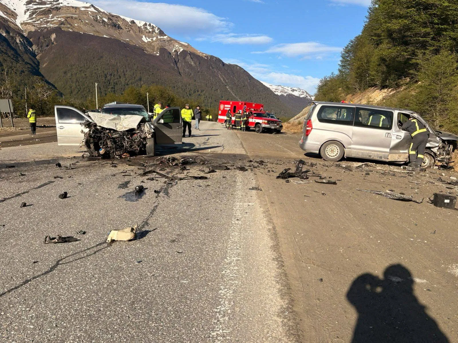 Cuatro heridos tras un choque frontal en la Ruta Nacional N° 3