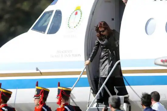 550x367_nestor-cristina-utilizaban-aviones-presidenciales-para-trasladar-diarios-muebles-santa-cruz-confirmaron-ex-pilotos-797922-170755