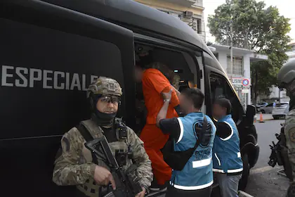 traslado-de-jonatan-riquelme-tras-su-detencion-en-XEEECAWGMRGPDKJ2C3QPJZRK6Y