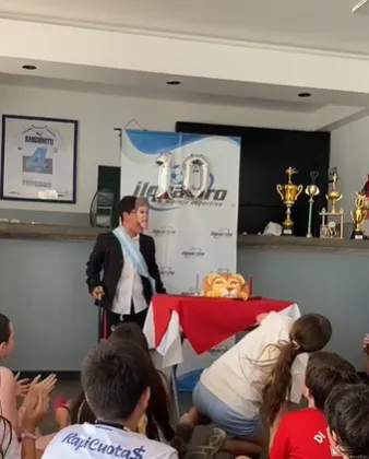 niño disfrazado de Milei 2