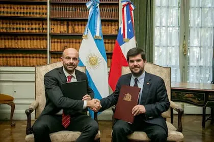 firma-del-entendimiento-aereo-entre-la-argentina-GKYJN65IKBAUNPWOLEOXHXR7YQ