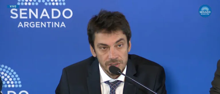 santiago-schopietto-durante-la-defensa-de-su-pliego-foto-captura-senado-TPXMSHJ24VCDPFYE63CK6L3RFY
