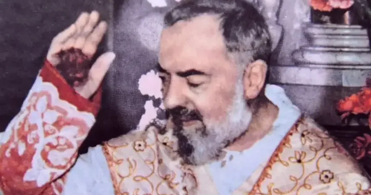 https___detroitcatholic.nyc3.digitaloceanspaces.com_160922-San-Pío-de-Pietrelcina-y-sus-estigmas.-Crédito-Dominio-público