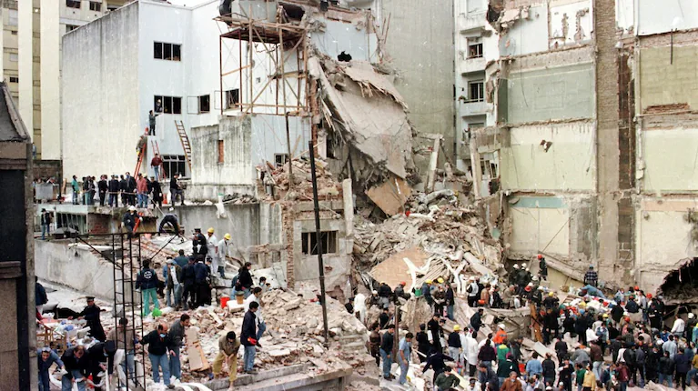 el-atentado-a-la-amia-fue-uno-de-los-ataques-terroristas-mas-graves-de-la-historia-argentina-foto-reuters-BDYDX6FGHRHYNAO2LXWGY5VUNM