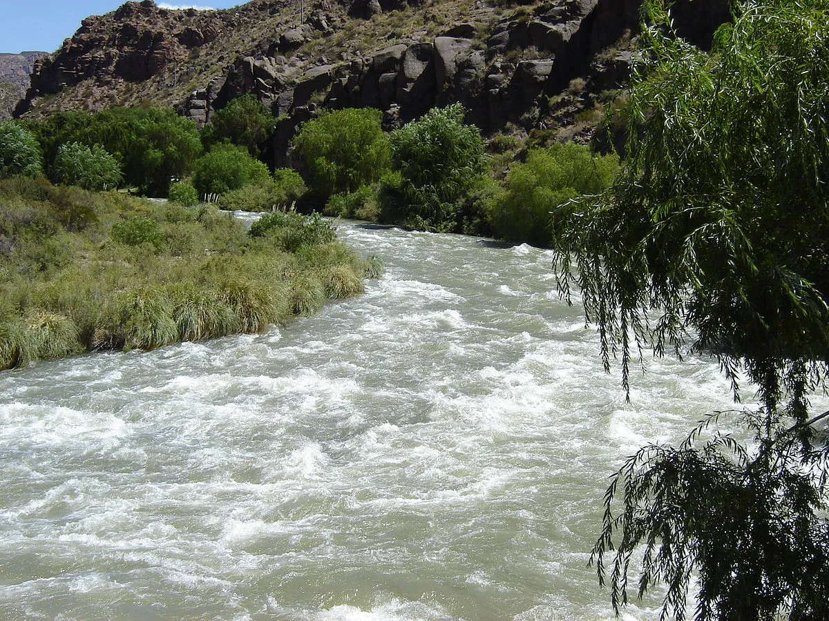 1200px-Atuel_River