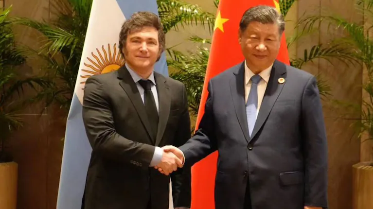 la-foto-de-javier-milei-en-beijing-con-el-presidente-de-china-xi-jinping-parece-que-debera-esperar-unos-meses-mas-foto-instagram-javiermilei-RPM5R5YCCNC6DEN5S6SBMBXU4U