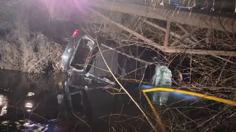 el-accidente-ocurrio-cerca-de-las-430-de-este-sabado-foto-gentileza-noticias-de-rio-negro-WEUXSICLYZHDTLRTC5U64AVNGQ