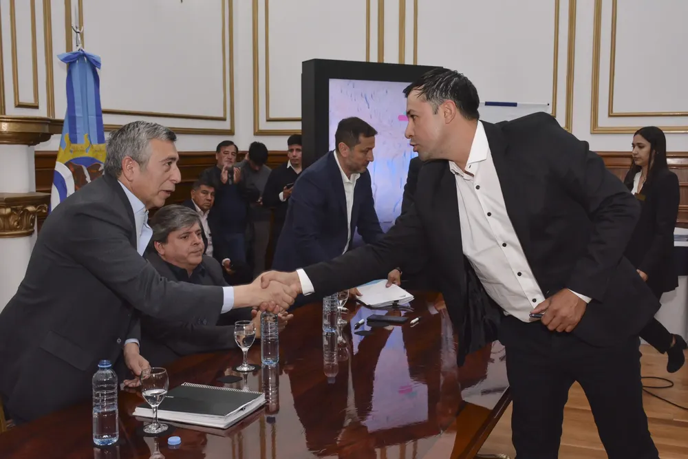 20251110_FIRMA_CONTTRATOS_PETROLEROS_30