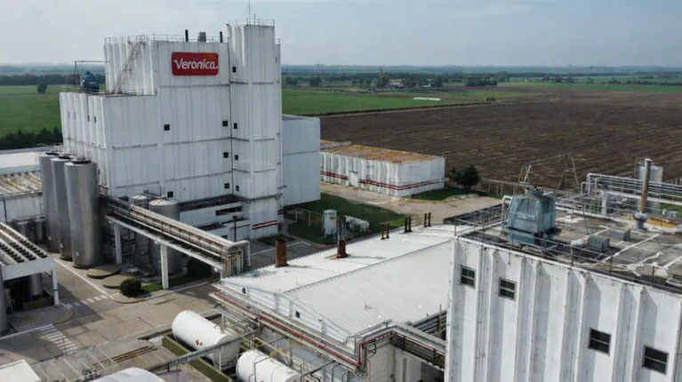 complejo-paralizado-vista-aerea-de-una-de-las-plantas-industriales-de-lacteos-veronica-en-santa-fe-la-just...ivo-superior-a-los-16000-millones-y-mantiene-inactivas-sus-instalaciones-foto-rafaela-noticias-K6F26LEMR5BM3DJZTAIENSLAEQ