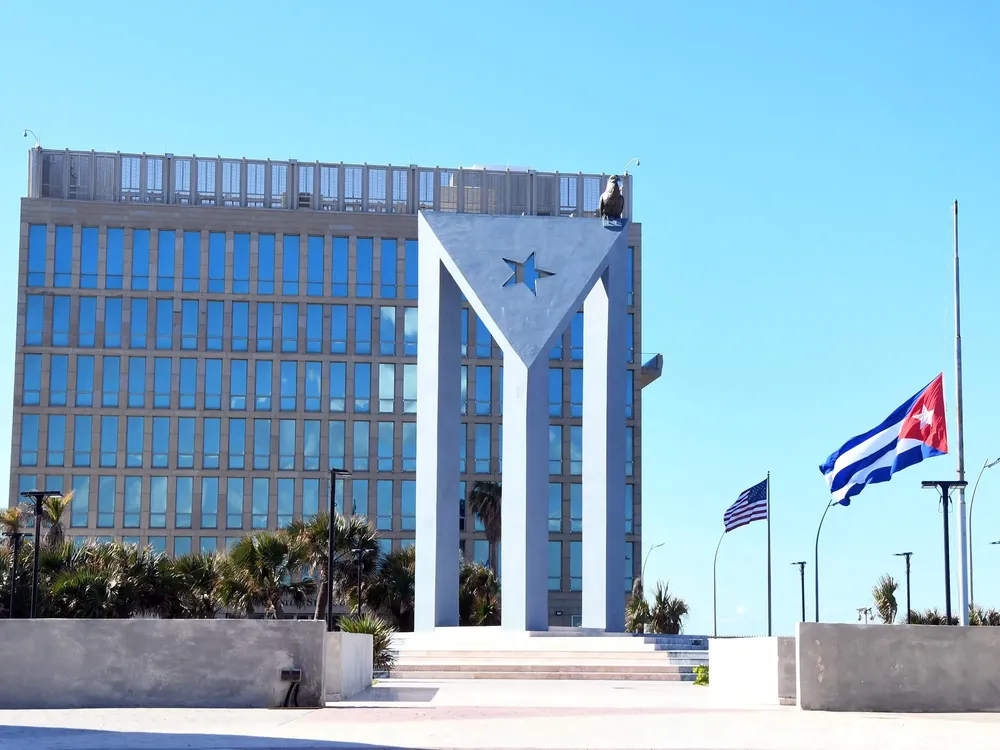 jlxMZFrDJ_2000x1500__1