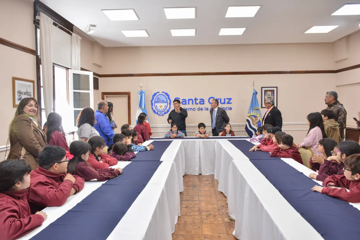 20251114_VIDAL_RECIBE_ESC._RIO_TURBIO_16