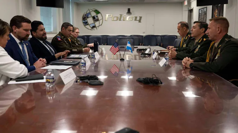 el-ministro-de-defensa-carlos-presti-visito-el-pentagono-para-profundizar-la-cooperacion-militar-con-estados-unidos-foto-x-mindefensaar-VOAXZEPQ6ZHDHK6HJHEFMOCHJE