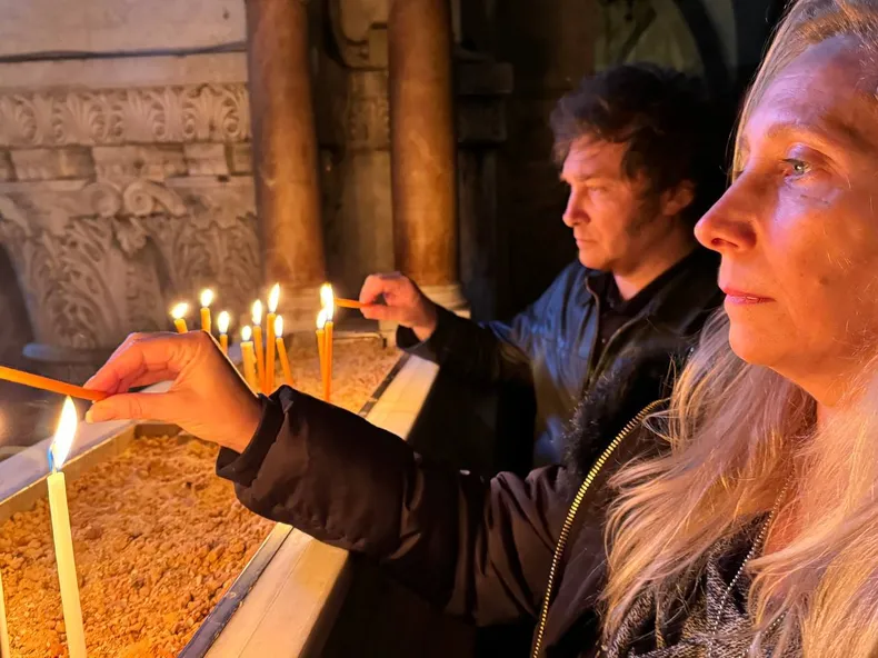 javier-y-karina-milei-la-iglesia-del-santo-sepulcro