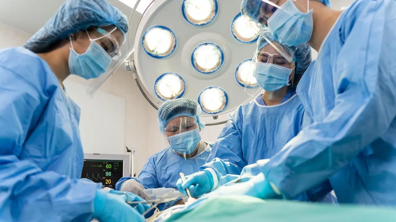 paludismo-tuberculosis-medicos-operando-20220406-1338101