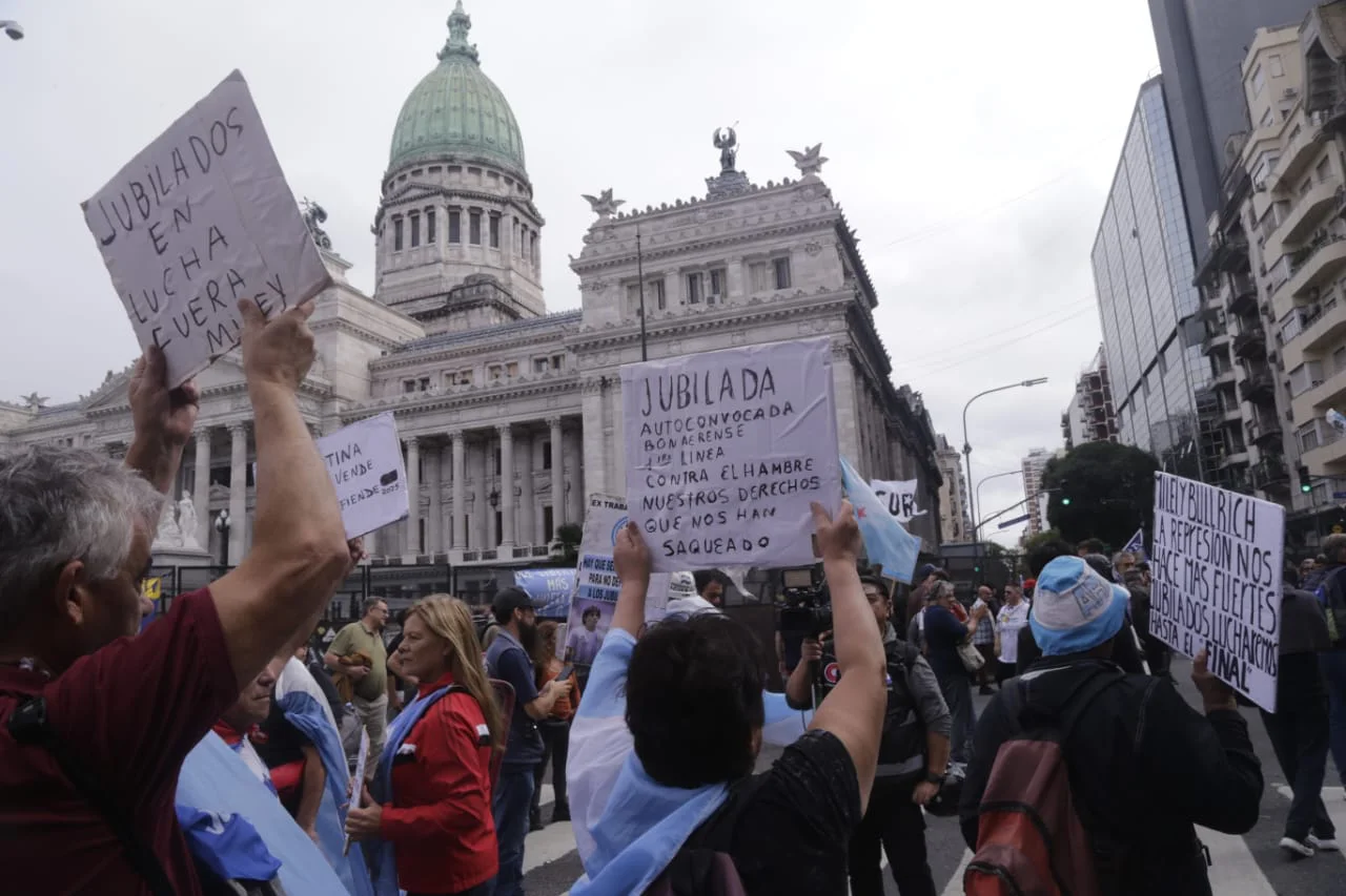 MANISFESTACION-CONGRESO-DE-JUBILADOS-Y-CGT-10