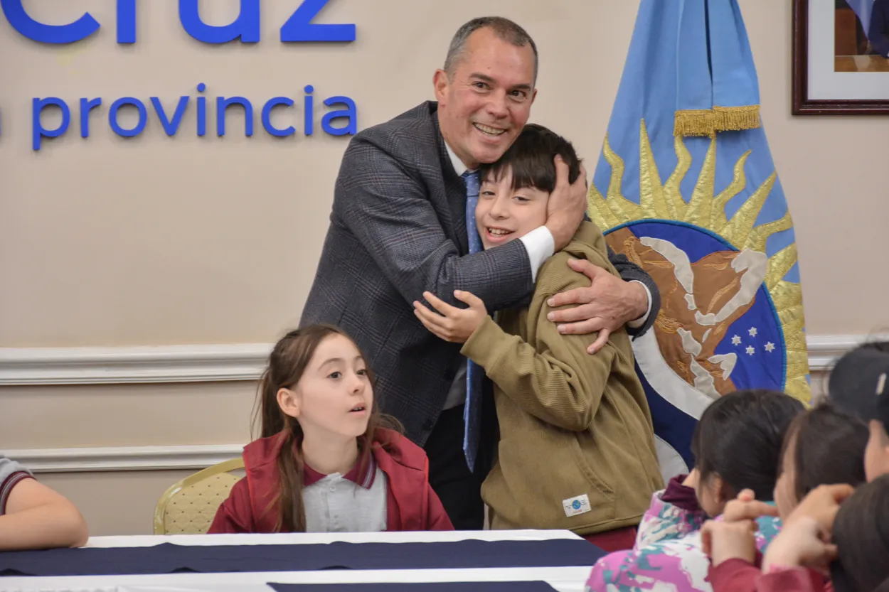 20251114_VIDAL_RECIBE_ESC._RIO_TURBIO_15