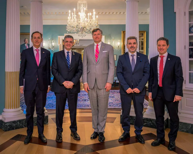 jorge-macri-junto-a-christopher-landau-y-el-resto-de-la-comitiva-foto-gobierno-de-la-ciudad-de-buenos-aires-KKVHSZIXGJHM5L7T65HJ2YZFYQ