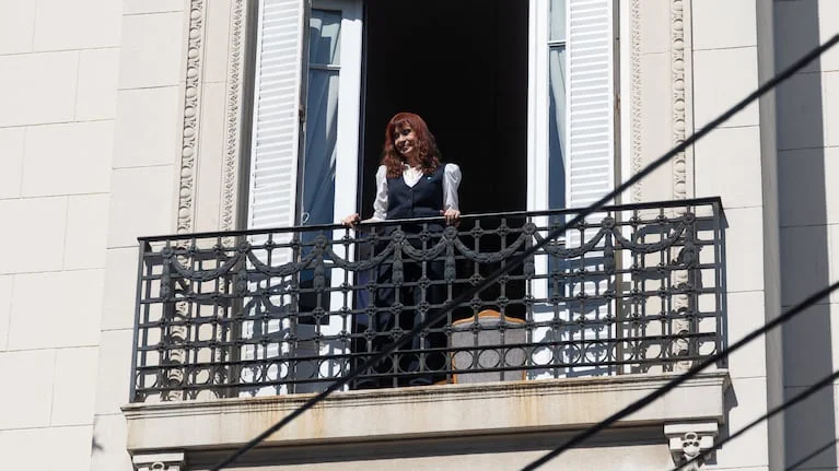 cristina-kirchner-podria-sufrir-el-remate-de-su-departamento-en-san-jose-1111-como-parte-del-decomiso-ordenado-por-la-corte-suprema-en-la-causa-vialidad-reuterstomas-cuesta-573S3LGYU5GFDPSHTQ2ZA3DHUU