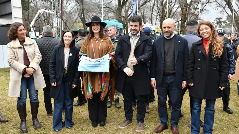 victoria-villarruel-se-mostro-con-el-presidente-de-la-ucr-y-pidio-por-la-quia-de-las-retenciones-al-campo-foto-x-gustavopuccini-LYIEADSIAFEDJA6HGFCGMZSS5I