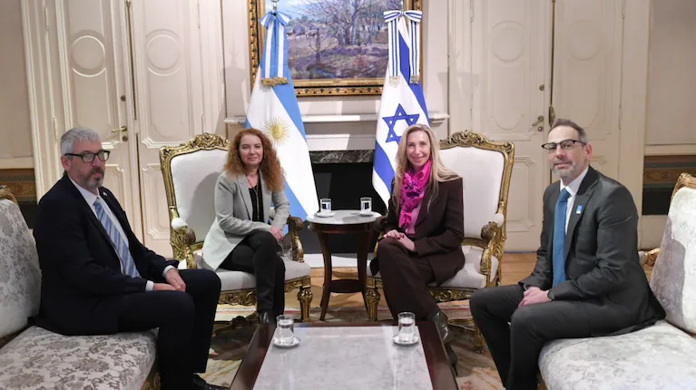 karina-milei-se-reunio-con-la-embajadora-israeli-ahuva-spieler-reshef-foto-presidencia-NDLVVLTZK5E43J6M6YMIWDBZWQ