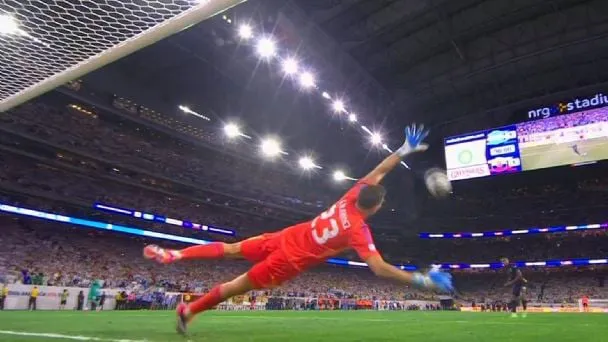 Dibu Martínez penal