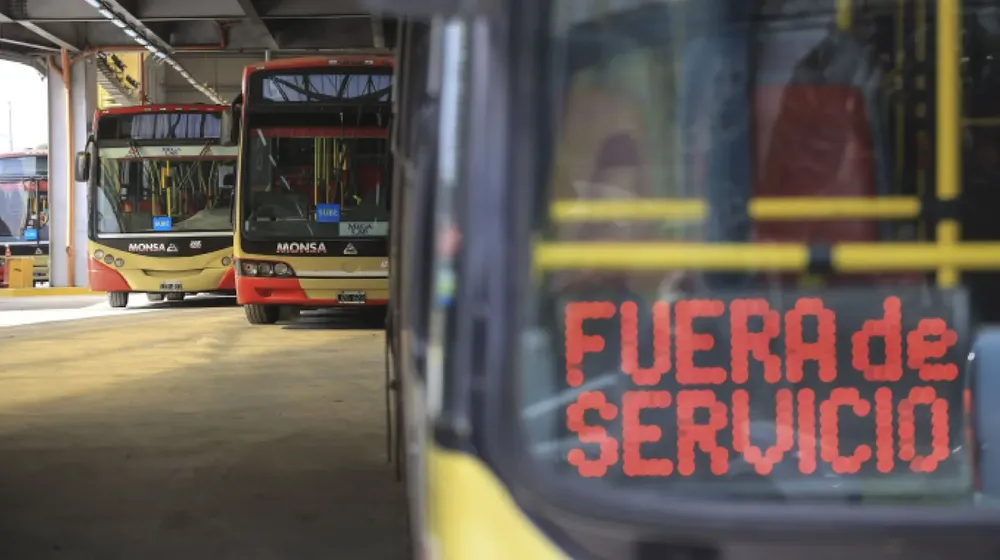 paro-de-colectivos-que-lineas-no-funcionarian-este-martes-6-de-mayo-foto-na-KHIYQHKE35HJDJTGJJ6XQGXUHQ
