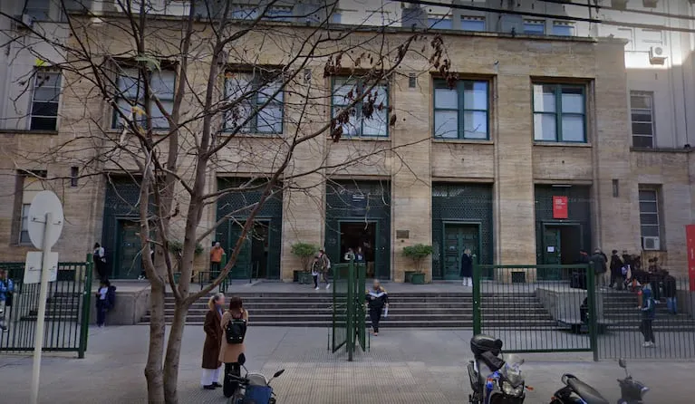 las-estafas-recayeron-en-las-facultades-de-odontologia-y-derecho-de-la-uba-foto-google-street-view-P4V7SX6SGNB4NDQAUPRAYTMWQI