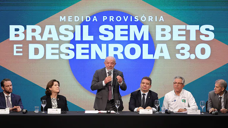 el-presidente-brasileno-luiz-inacio-lula-da-silva-candidato-a-la-reeleccion-por-el-partido-de-los-trabajad...on-nacional-de-las-operaciones-de-las-empresas-de-apuestas-online-foto-amanda-perobellireuters-Q2YLIOEF55GOVGFUCVSPE2ZUEI