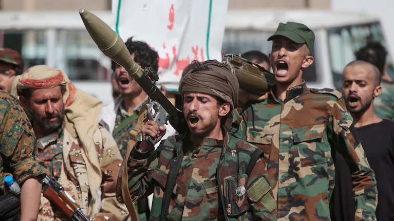 maxima-tension-en-yemen-el-gobierno-ataco-posiciones-huties-y-los-rebeldes-respondieron-con-misiles-contra-arabia-saudita-foto-ap-ANLDVT2ANRGPFFTKDOZRKVQPV4