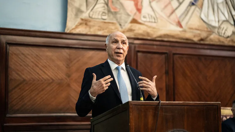 el-juez-ricardo-lorenzetti-fue-distinguido-con-la-medalla-de-honor-de-la-world-jurist-association-durante-...reso-argentino-ambiental-en-la-facultad-de-derecho-de-la-uba-foto-congreso-argentino-ambiental-UD7QUU762REWNELAID4REYWSJ4