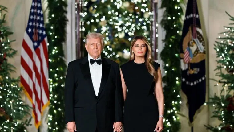 donald-trump-y-su-esposa-melania-posaron-una-postal-navidena
