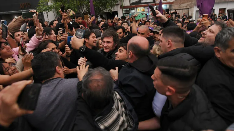 javier-milei-llego-a-catamarca-y-se-reunio-con-la-militancia-de-la-libertad-avanza-foto-la-libertad-avanza-HOGVXLDX2RGOLCYEP7Z3PID3UQ