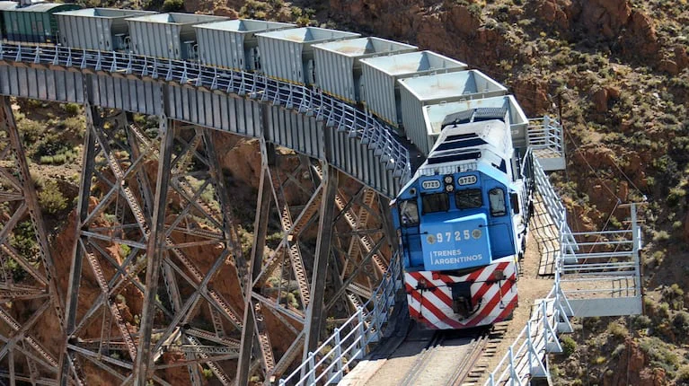 el-gobierno-buscara-inversiones-en-dos-ramales-del-belgrano-cargas-para-facilitar-las-exportaciones-mineras-foto-secretaria-de-cultura-VWU343WBXJGYNCWO7OEDHG4ZCU