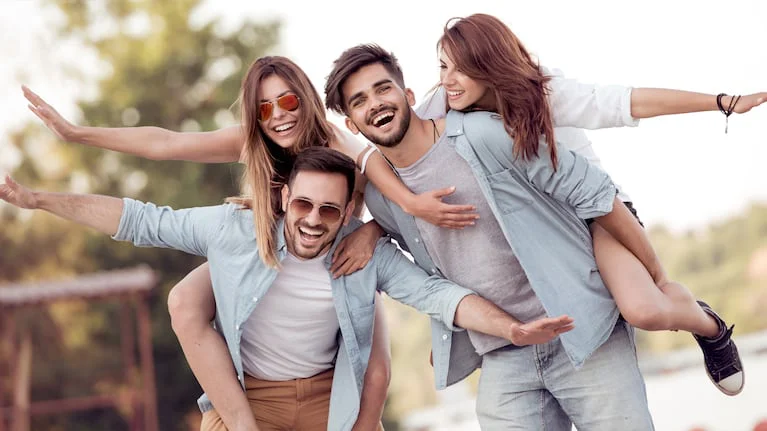 por-que-se-celebra-el-dia-del-amigo-cada-20-de-julio-foto-adobe-stock-SRIBO6O5IBHCZGWJ2272XYYKUA