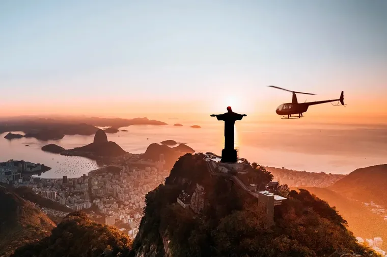 helicoptero-sobrevuela-el-cristo-redentor