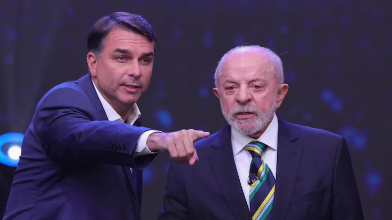 flavio-bolsonaro-y-lula-da-silva-volveran-a-debatir-el-viernes-foto-efe-H4S7FXIWEBFIHJUS7WIB2GLVEA