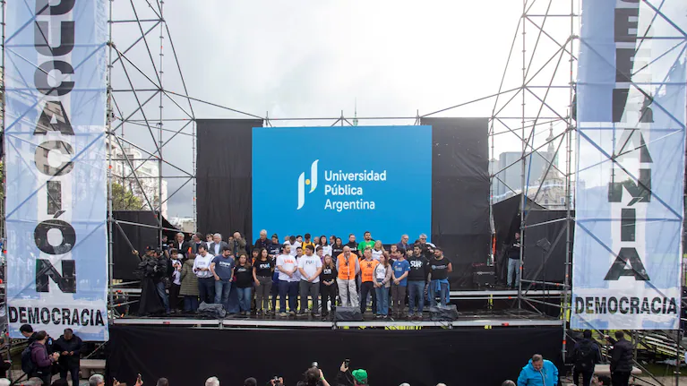 la-quinta-marcha-federal-universitaria-se-llevo-a-cabo-este-jueves-en-reclamo-de-la-aplicacion-de-la-ley-de-financiamiento-foto-na-damian-dopacio-EA647J5R4BHO3DBGFFWNK76C3E
