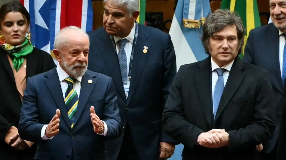 javier-milei-viaja-este-sabado-a-la-cumbre-del-mercosur-en-brasil-y-planea-insistir-con-la-apertura-comercial-foto-afpluis-robayo-HNCZ54USVBAVHBIMPKWRNV3WUU