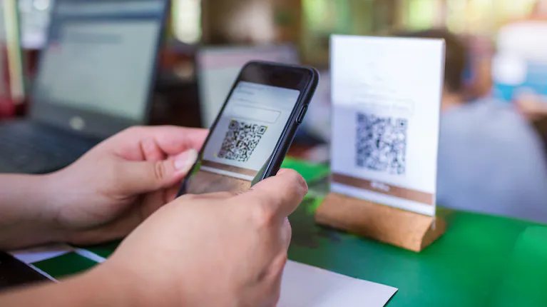 los-pagos-moviles-con-qr-de-billeteras-virtuales-no-paran-de-crecer-foto-adobe-stock-AXRWUYGQMZAEZAZC3FOCPVBT5E