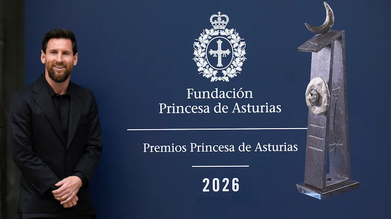 lionel-messi-aseguro-que-su-padre-estaba-muy-ilusionado-con-el-premio-princesa-de-asturias-del-deporte-foto-efe-HPWBRMBPBVHDDCUCV3ANNWPZP4