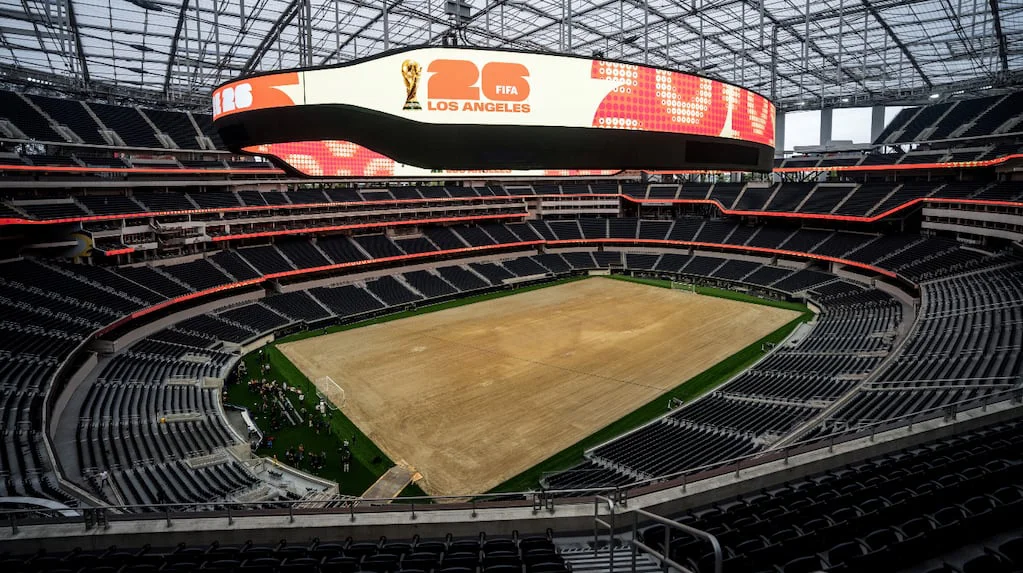 posible-huelga-de-los-trabajadores-del-sofi-stadium-foto-ap-WXT4HD5O7NGHLMKUNGKJ5EKQSI