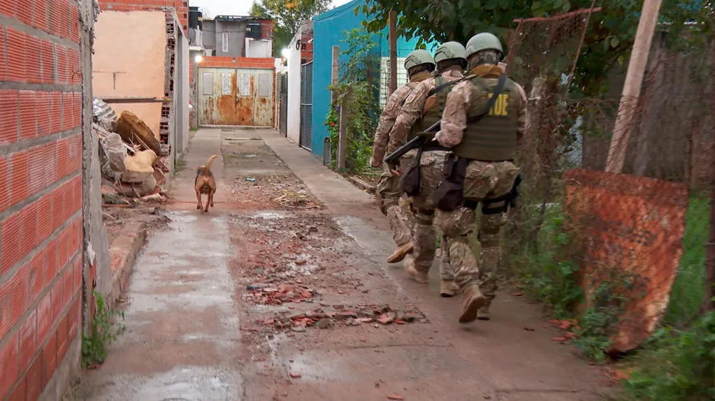 las-fuerzas-de-seguridad-irrumpen-en-un-bunker-narco-en-rosario-foto-tn-OOXKWYA4W5CLTOLQGED5AC6R2M