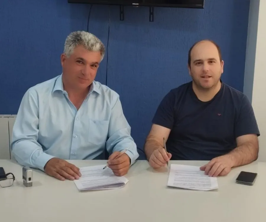 de52dfa1847145a4fba544d2b28b473a_XL