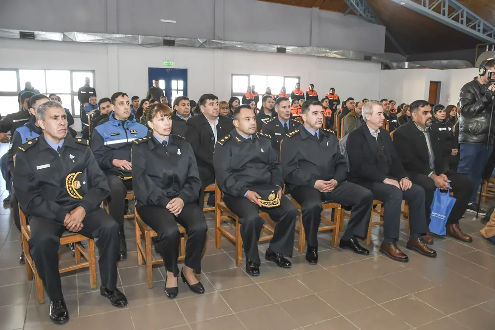 20240523_CV_POLICIA_ENTREGA_CAMIONETAS-25