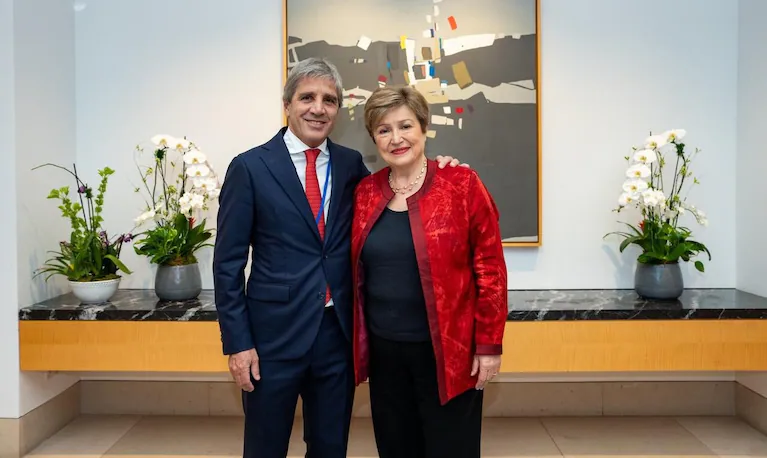 luis-caputo-y-la-jefa-del-fmi-kristalina-georgieva-fuente-luiscaputoar-G3XBS67Q2VCNJB6ILSMO4R22HM