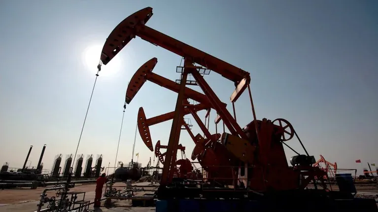 el-petroleo-vuelve-a-subir-y-se-acerca-a-los-us100-ante-la-escalada-del-conflicto-en-medio-oriente-foto-efe-S5VK3QWRMZFQBCKCUN5RA7RS6Y