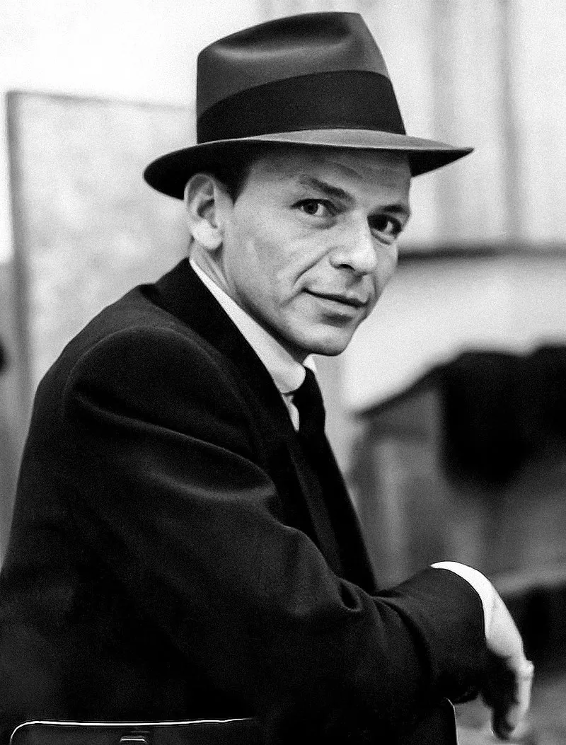 Frank_Sinatra_(1957_studio_portrait_close-up)