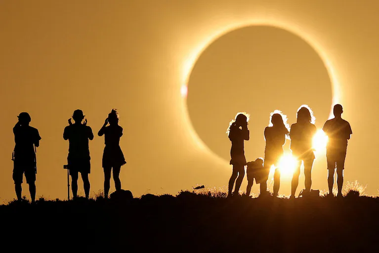 la-luna-cubrio-completamente-el-sol-durante-el-eclipse-asi-se-vio-desde-el-observatorio-astrofisico-de-javalambre-en-arcos-de-las-salinas-cerca-de-teruel-espana-foto-reuterschristian-hartmann-URKAKWFUC6KWPGXWEBZBM5TEX4