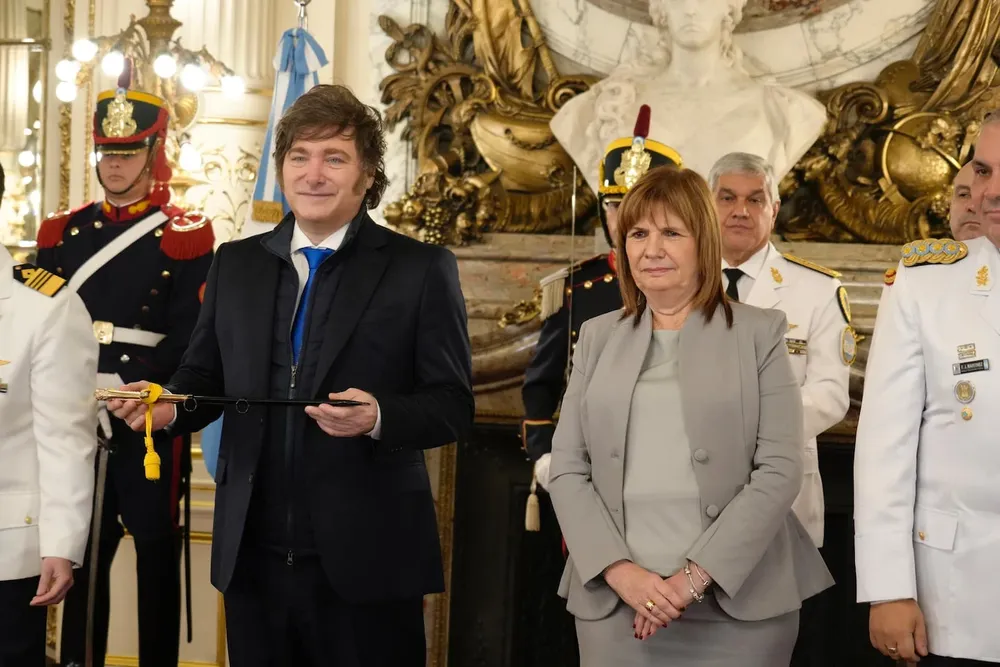 el-gobierno-reordena-la-agenda-legislativa-y-avanza-con-el-super-rigi-y-la-reforma-politica-en-el-senado-foto-presidencia-KV25MWPKBVH75CKUCTR3XVHNUE